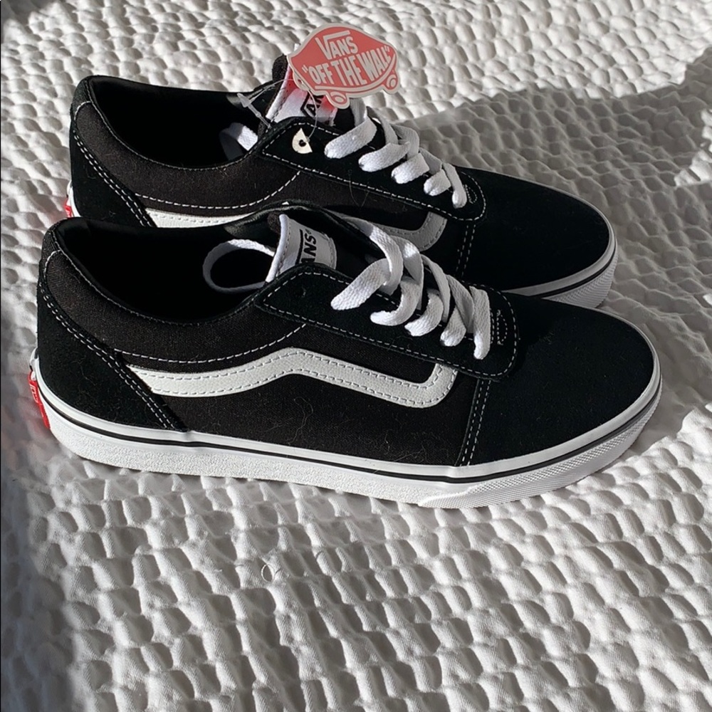 NEW ⭐️ VANS Ward Low Tops - Picture 1 of 5